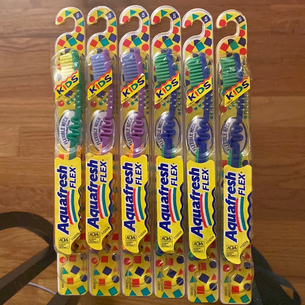 New 6 Aquafresh Flex Kids Vintage Toothbrushes